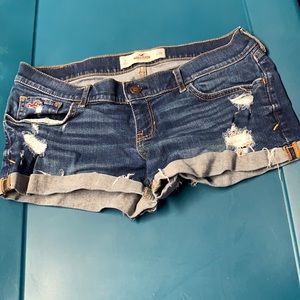 HOLLISTER Shorts, Size 7 W28 NWOT MAKE AN OFFER!!! These will sell fast